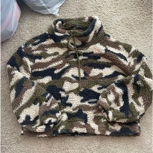 Camo fleece pullover